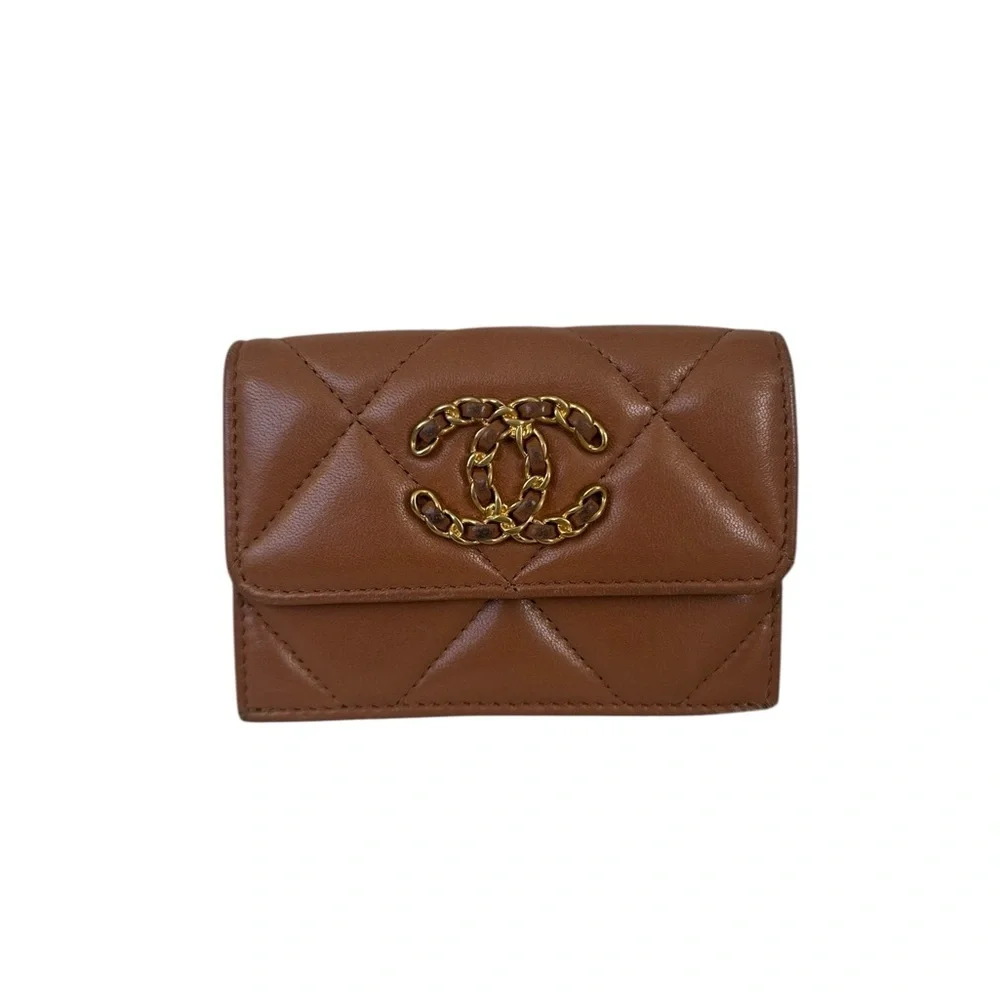 Chanel 19 Trifold Flap Compact Wallet Brown‎